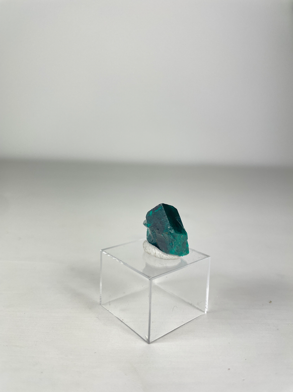dioptase crystal - side view