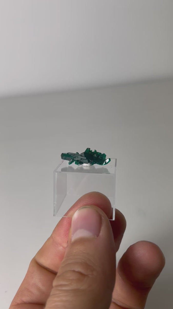 dioptase mineral - video 360